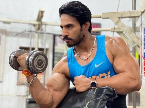 Thakur-Anoop-Singh-Hairstyles-12