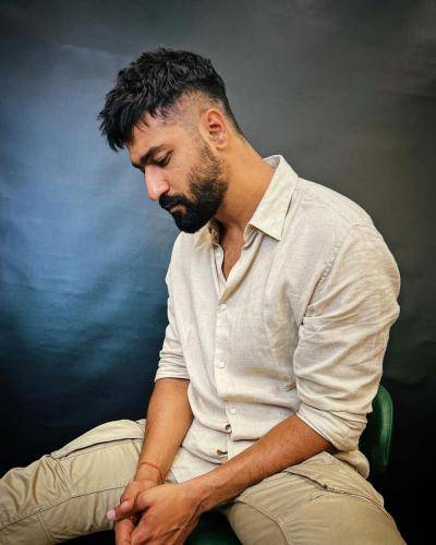Vicky-Kaushal-hairstyle-27