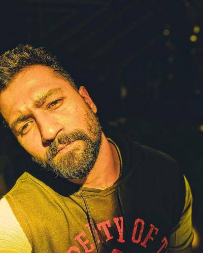 Vicky-Kaushal-hairstyle-28