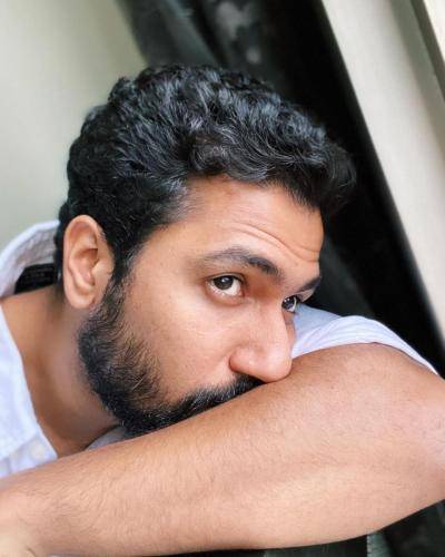 Vicky-Kaushal-hairstyle-8