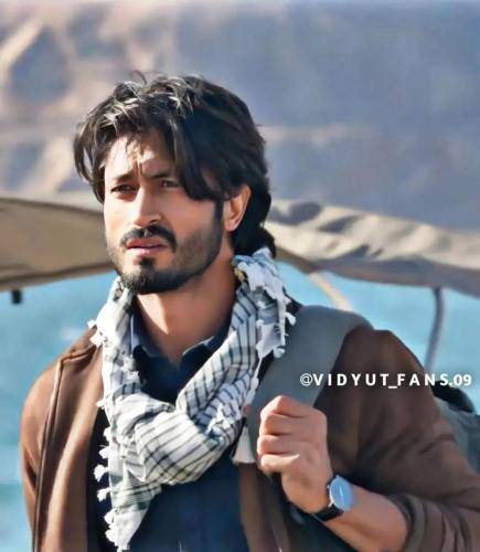 Vidyut-Jammwal-hairstyle-16
