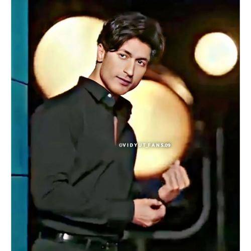 Vidyut-Jammwal-hairstyle-17