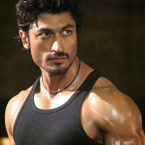 Vidyut-Jammwal-hairstyle-25