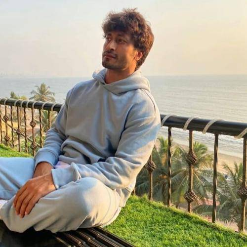 Vidyut-Jammwal-hairstyle-29