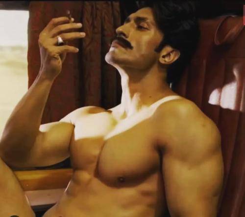 Vidyut-Jammwal-hairstyle-33