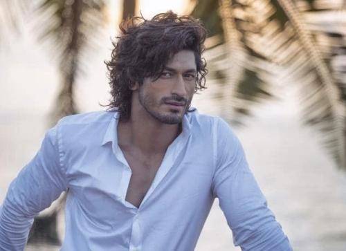 Vidyut-Jammwal-hairstyle-38