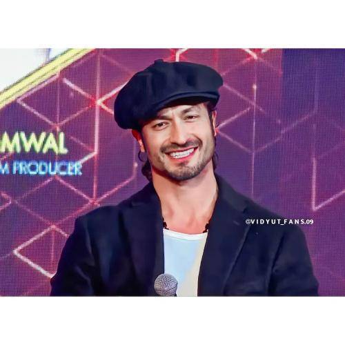 Vidyut-Jammwal-hairstyle-43