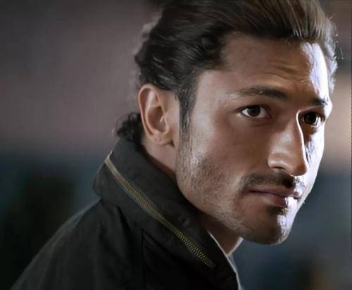 Vidyut-Jammwal-hairstyle-5