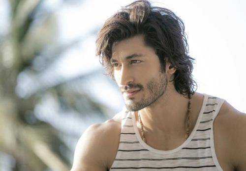 Vidyut-Jammwal-hairstyle-52