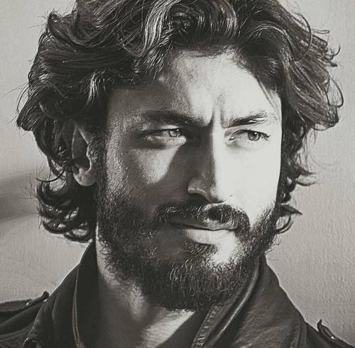 Vidyut-Jammwal-hairstyle-53