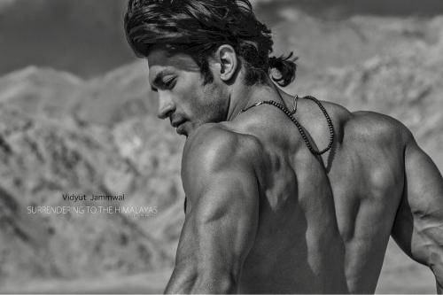 Vidyut-Jammwal-hairstyle-54