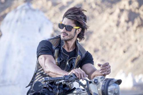Vidyut-Jammwal-hairstyle-58