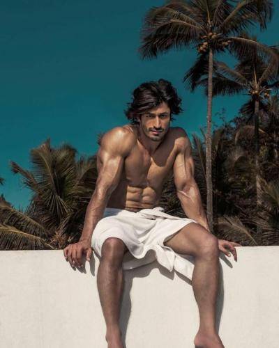 Vidyut-Jammwal-hairstyle-59