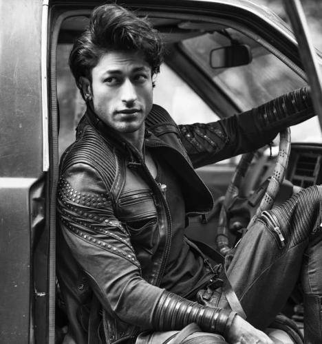 Vidyut-Jammwal-hairstyle-64