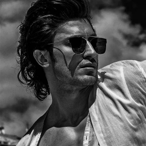 Vidyut-Jammwal-hairstyle-65