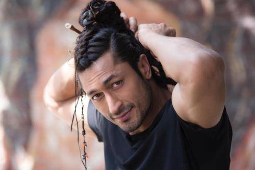 Vidyut-Jammwal-hairstyle-68