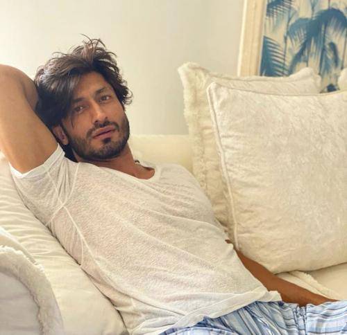 Vidyut-Jammwal-hairstyle-77