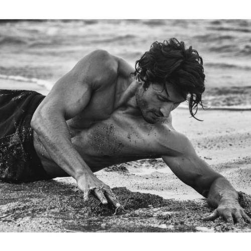 Vidyut-Jammwal-hairstyle-81