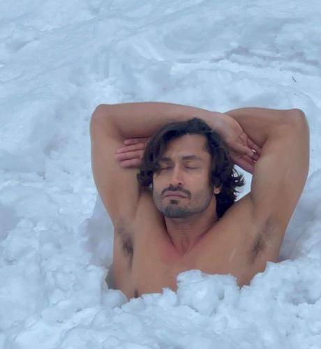 Vidyut-Jammwal-hairstyle-87