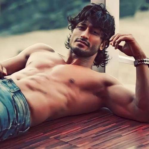 Vidyut-Jammwal-hairstyle-89
